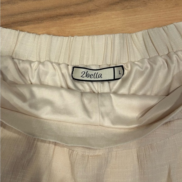 Off white/ beige shorts with skirt overlay - Picture 3 of 5